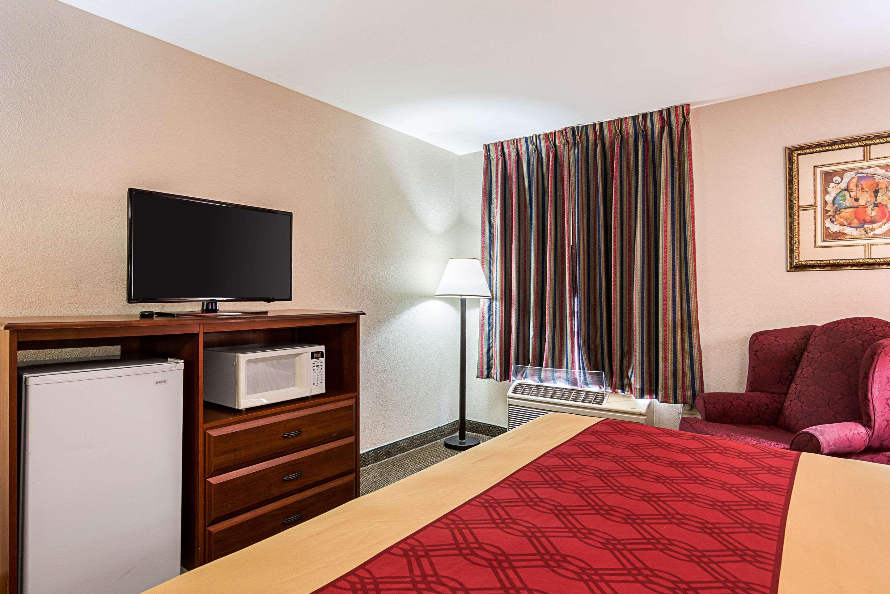 Econo Lodge Andrews Afb Clinton Exterior foto