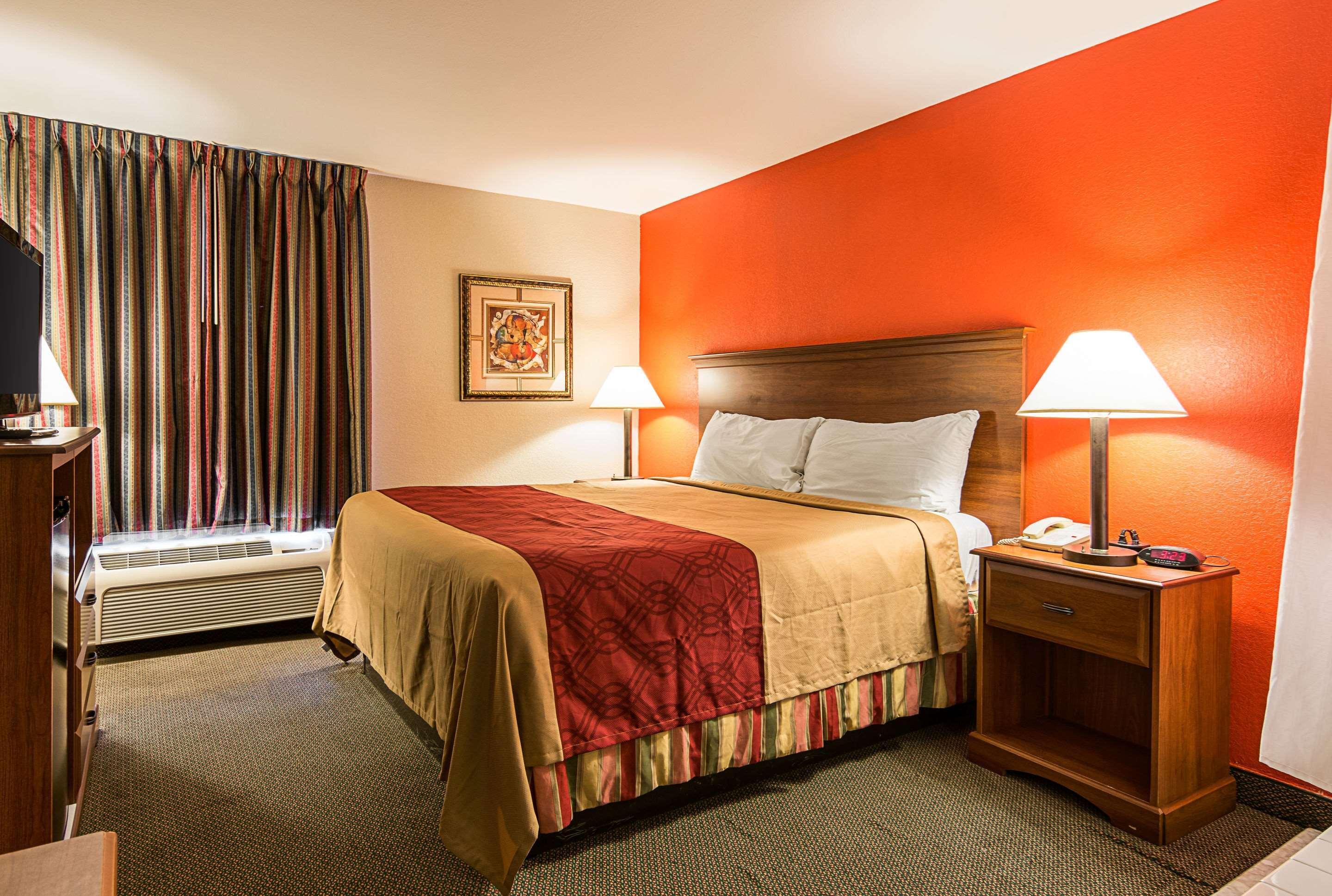 Econo Lodge Andrews Afb Clinton Exterior foto
